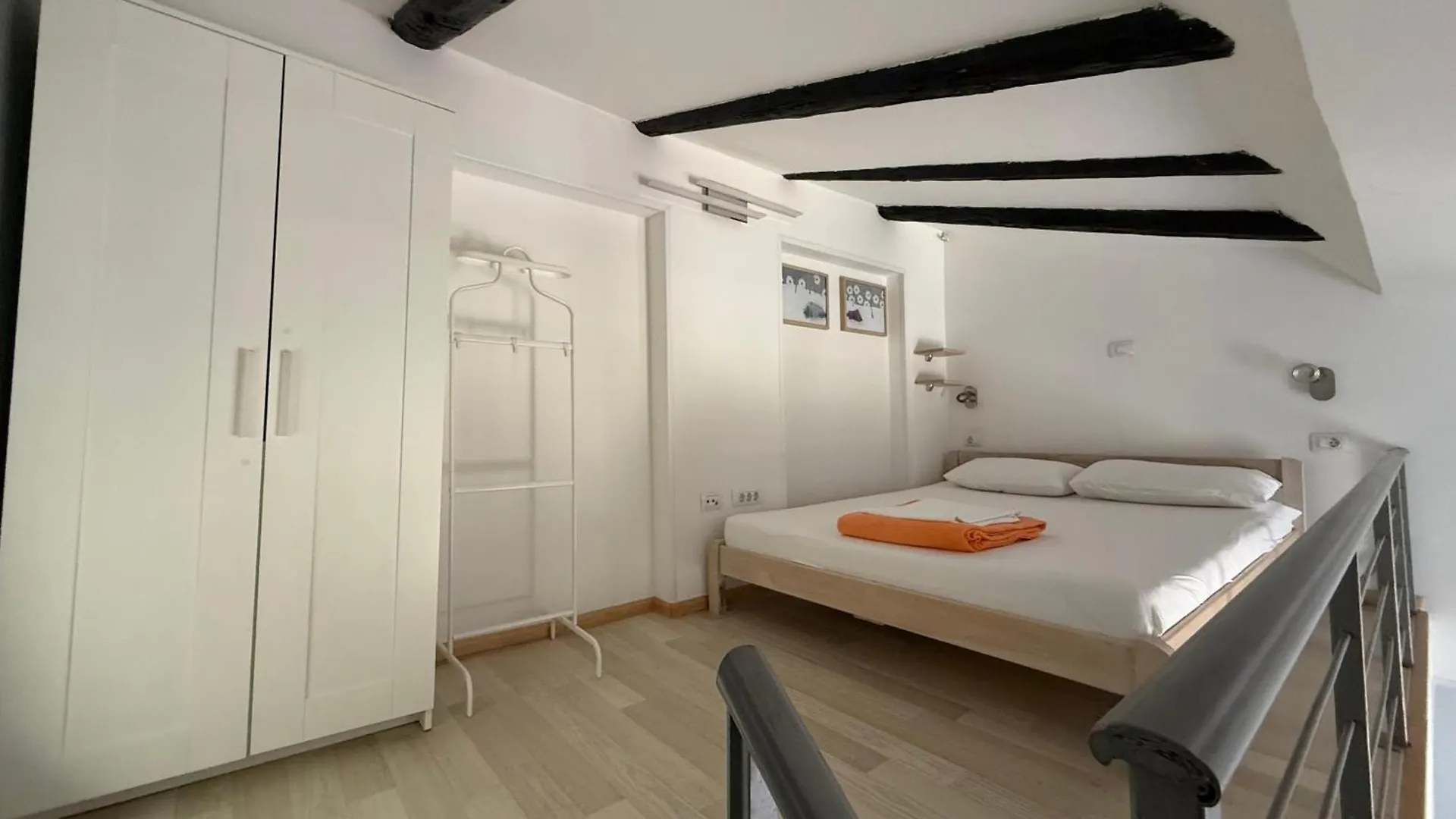 Downtown Apartments 풀라