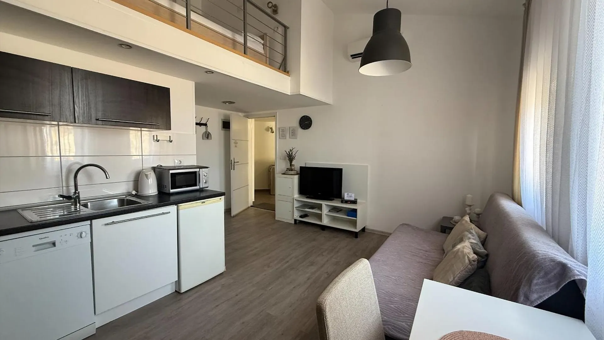 Downtown Apartments 풀라 0*,  크로아티아